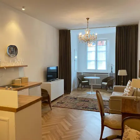 Goldenes Kreuz 호텔 *