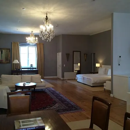 Goldenes Kreuz 호텔 *