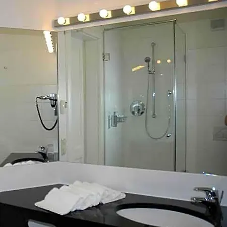 Goldenes Kreuz Hotel *