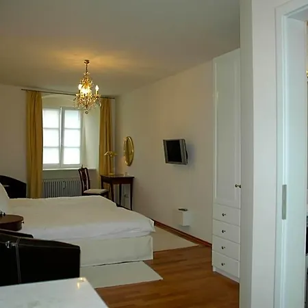 Goldenes Kreuz Hotel *
